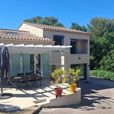 Au Calme Avec Grande Piscine Privée, Jardin 700m2&parking - Villa *