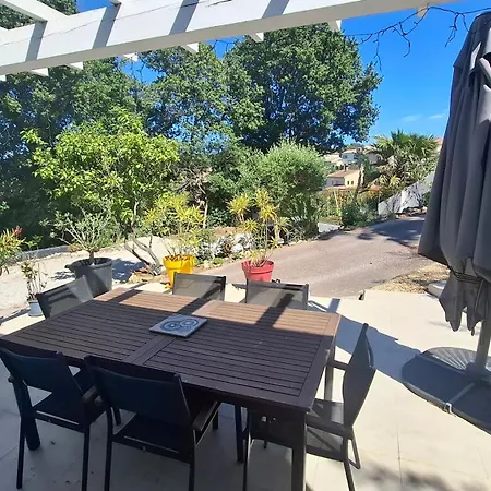 Au Calme Avec Grande Piscine Privée, Jardin 700m2&parking - Villa