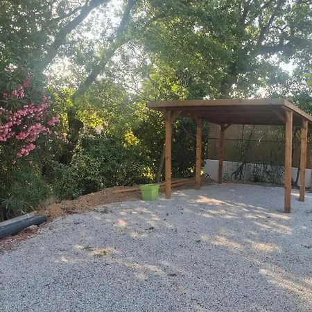 Au Calme Avec Grande Piscine Privée, Jardin 700m2&parking - *